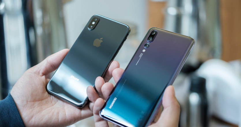 Huawei вторгается в очереди за iPhone XS и дарит аккумуляторы