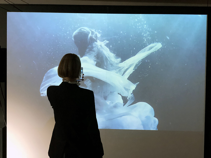 В Москве открылась необычная выставка. Всё снято под водой на iPhone