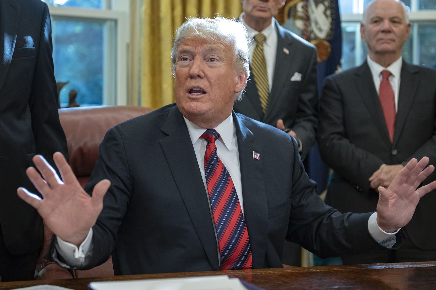 Русские и китайцы прослушивают разговоры Трампа через iPhone 