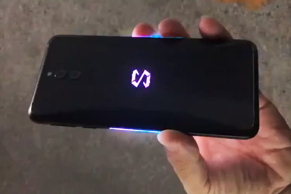 Xiaomi Black Shark 2 показали на видео. Он светится