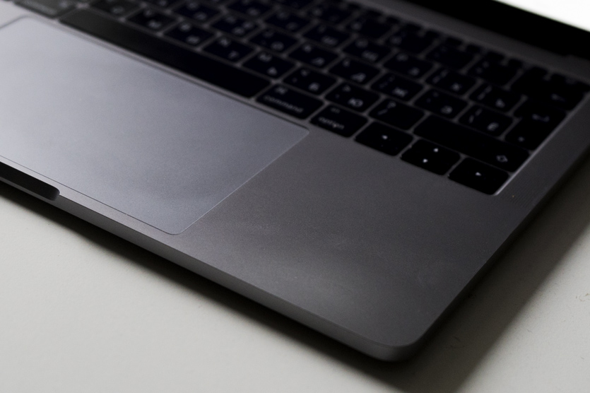 mac1 3 | MacBook Air Space Grey vs Silver 2022 https://www.iphones.ru/wp-content/uploads/2018/10/mac1-3.jpg