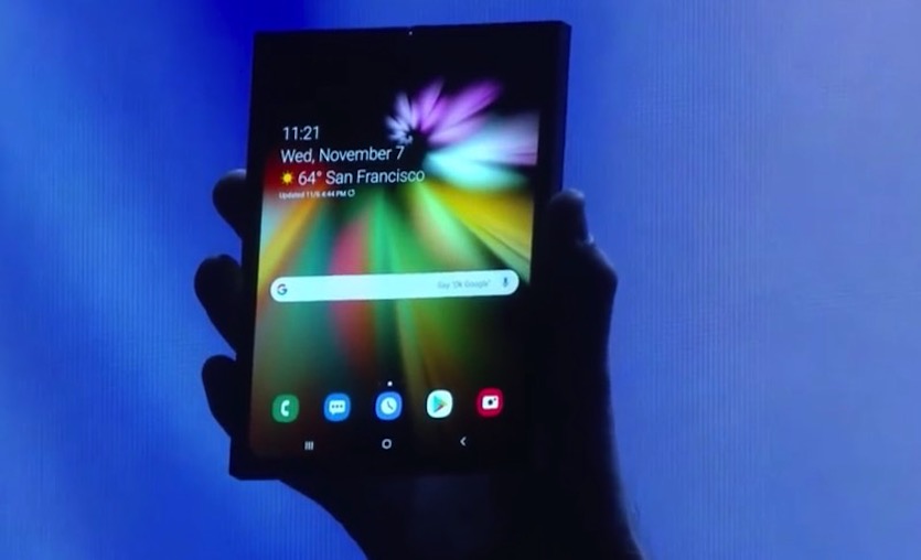 Складной смартфон от Samsung может стоить почти 200 тыс. руб.