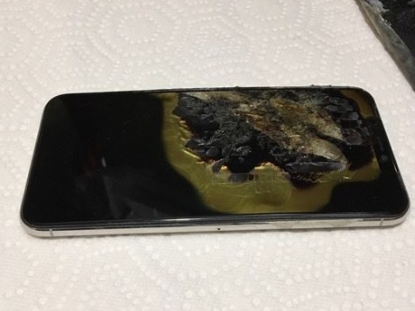 iPhone Xs Max взорвался в кармане