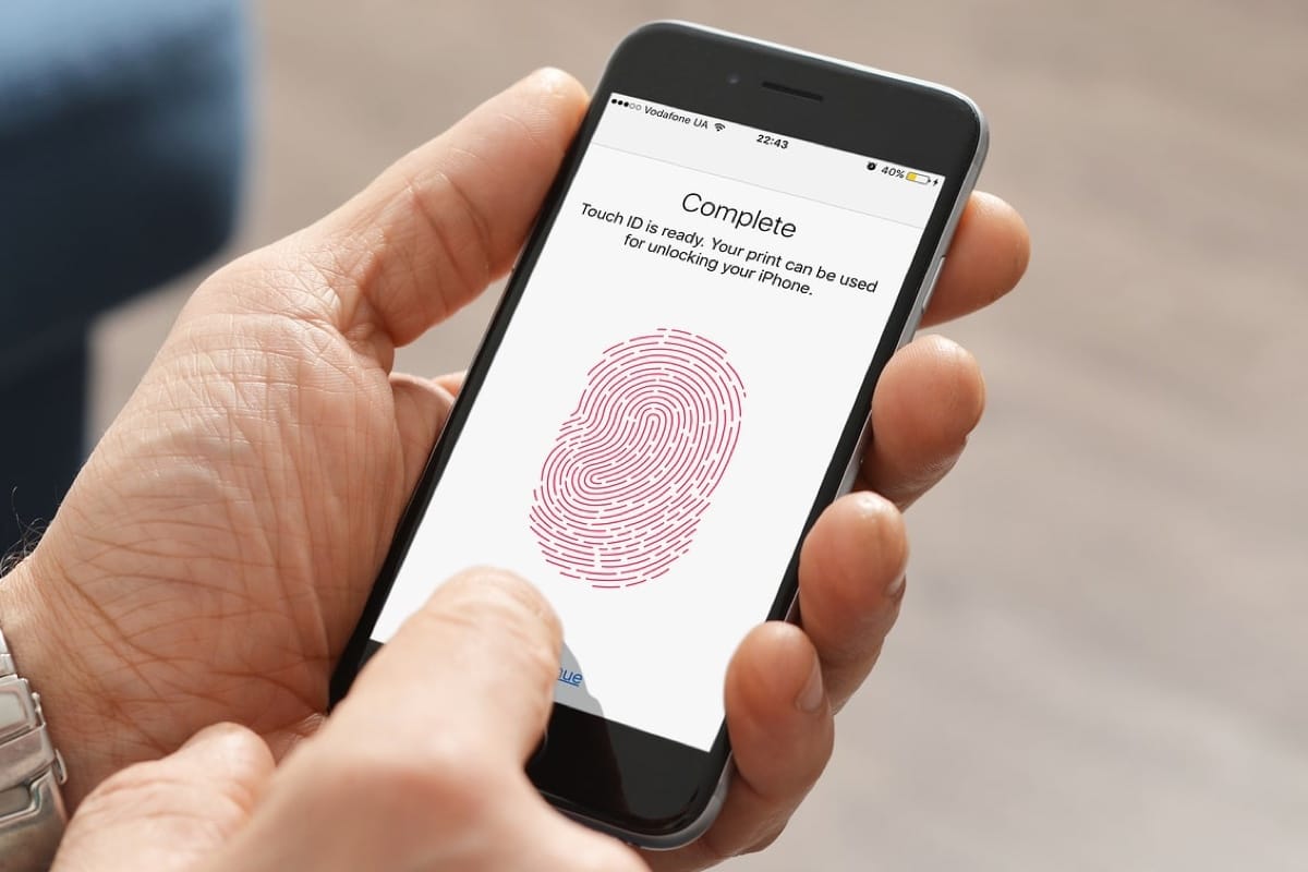 В iPhone можно добавить больше отпечатков пальцев, чем вы думаете