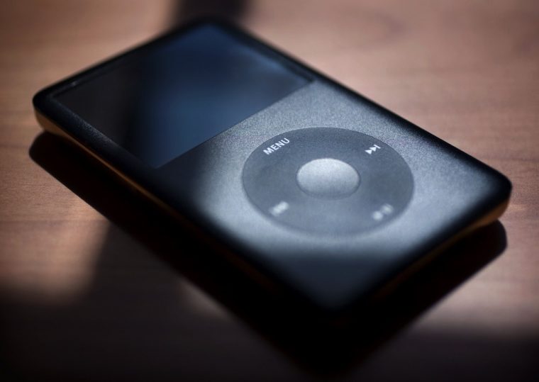 Зарядка ipod в машине