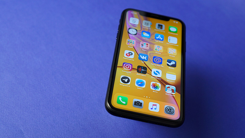 Больные места iPhone XR и iOS, о которых нельзя молчать