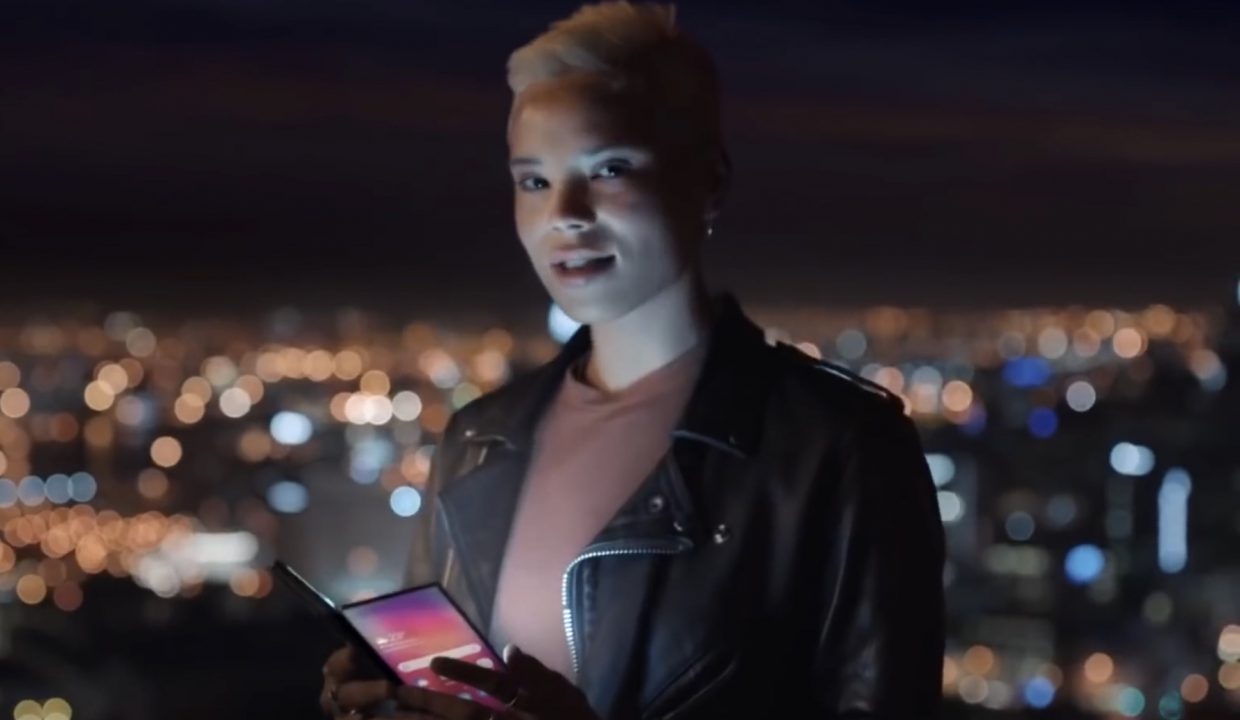 Гибкий смартфон Samsung впервые засветился на видео