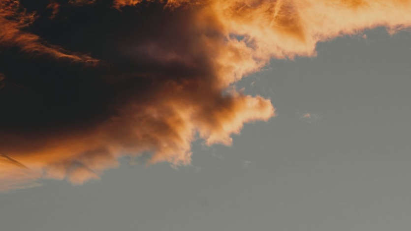 10 необычных обоев iPhone. Porsche, небо и медузы