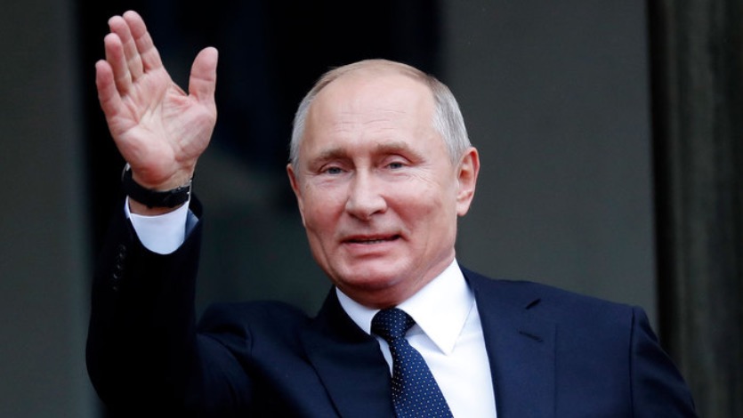 Путин подписал закон об оскорблении власти в интернете