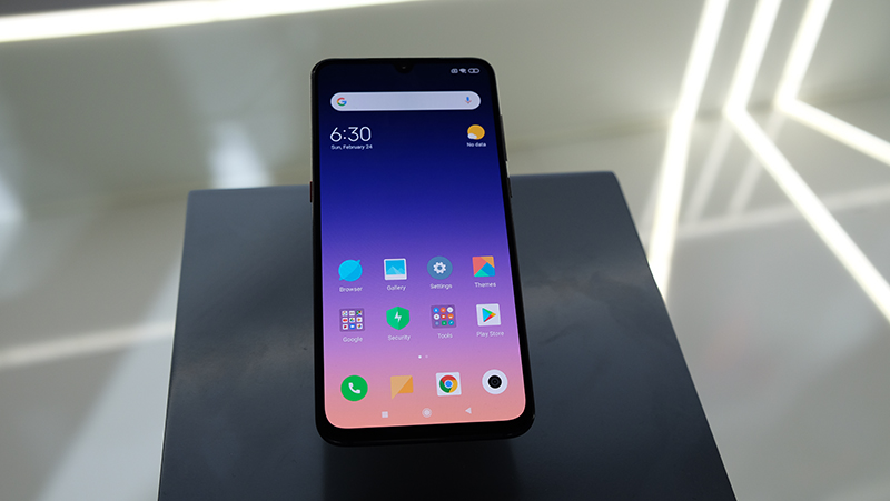 Xiaomi внезапно остановила продажи Mi9. В чем дело?