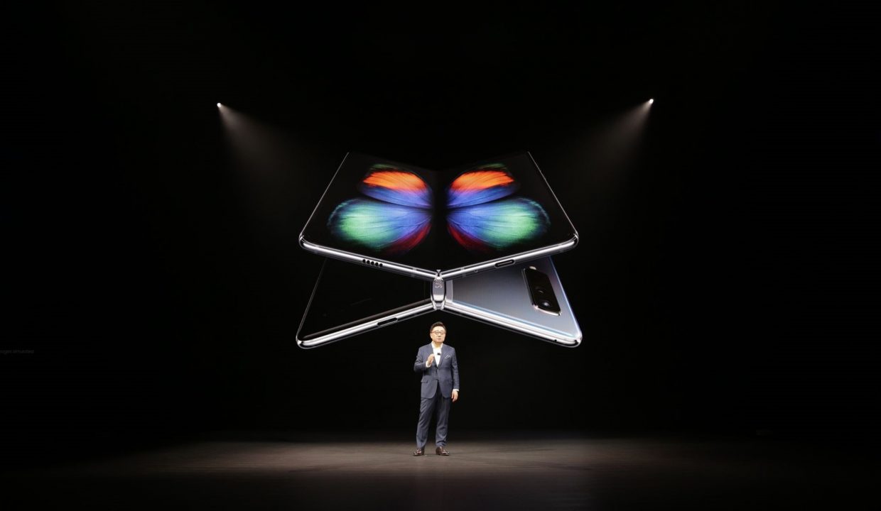 Samsung покажет 2 новых гибких смартфона 