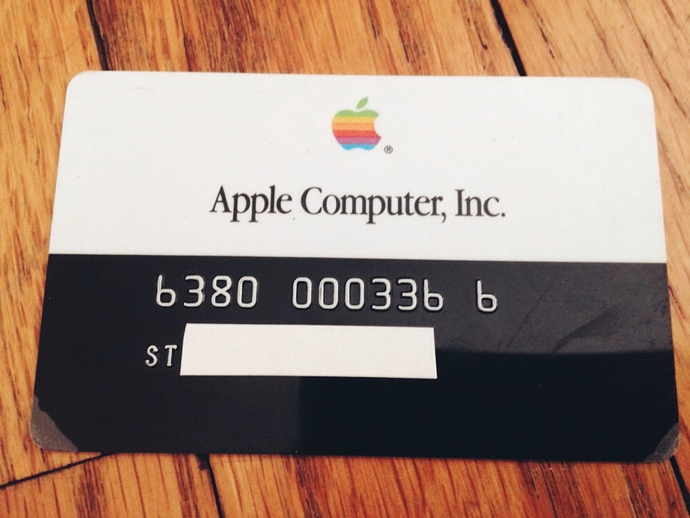 Apple выпускала кредитную карту 30 лет назад. Нашли её фото