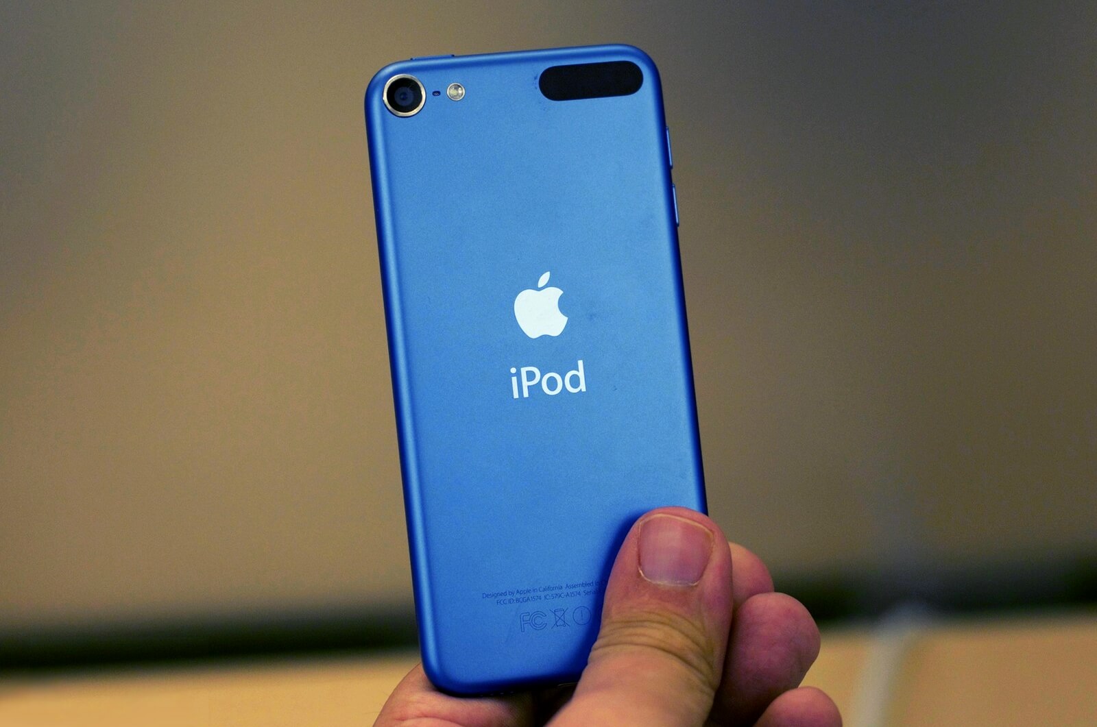 Apple нагло продаёт древнейший iPod Touch по цене iPhone SE