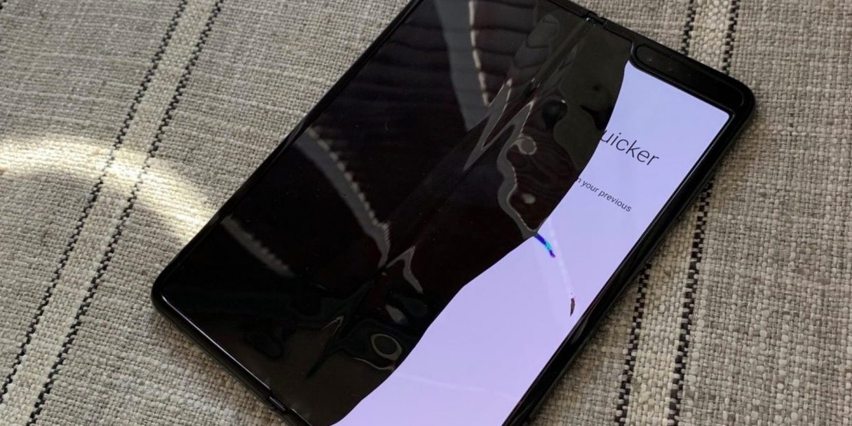 Все плохо. Samsung вообще отложила продажи Galaxy Fold