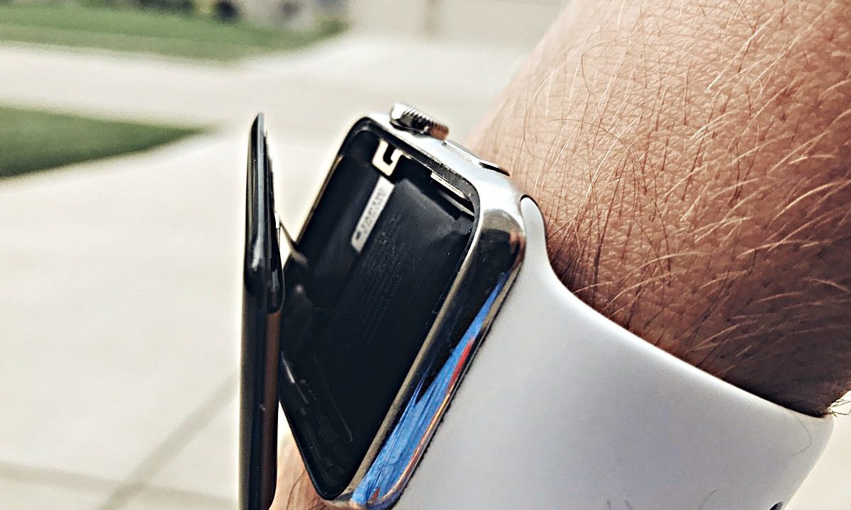 На Apple подали в суд за бракованные батареи Apple Watch