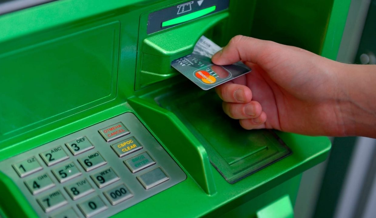 ФАС хочет отменить комиссию за снятие денег в банкоматах