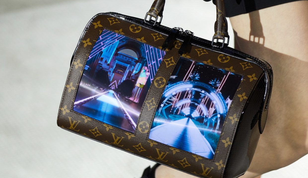 Louis Vuitton представил сумку с гибким экраном. Что за…?