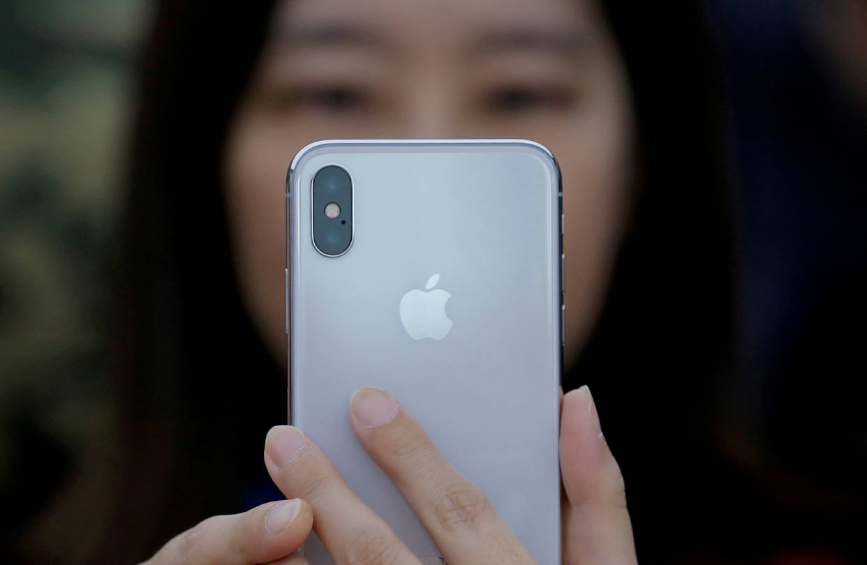 Простые китайцы отказываются от iPhone, чтобы поддержать свой родной Huawei