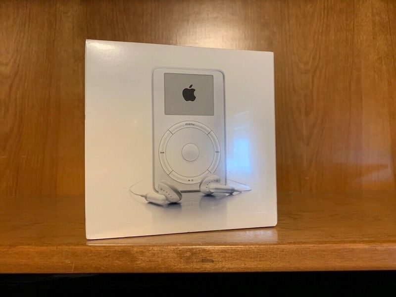 Запечатанный первый iPod продают на eBay за 1,3 млн рублей