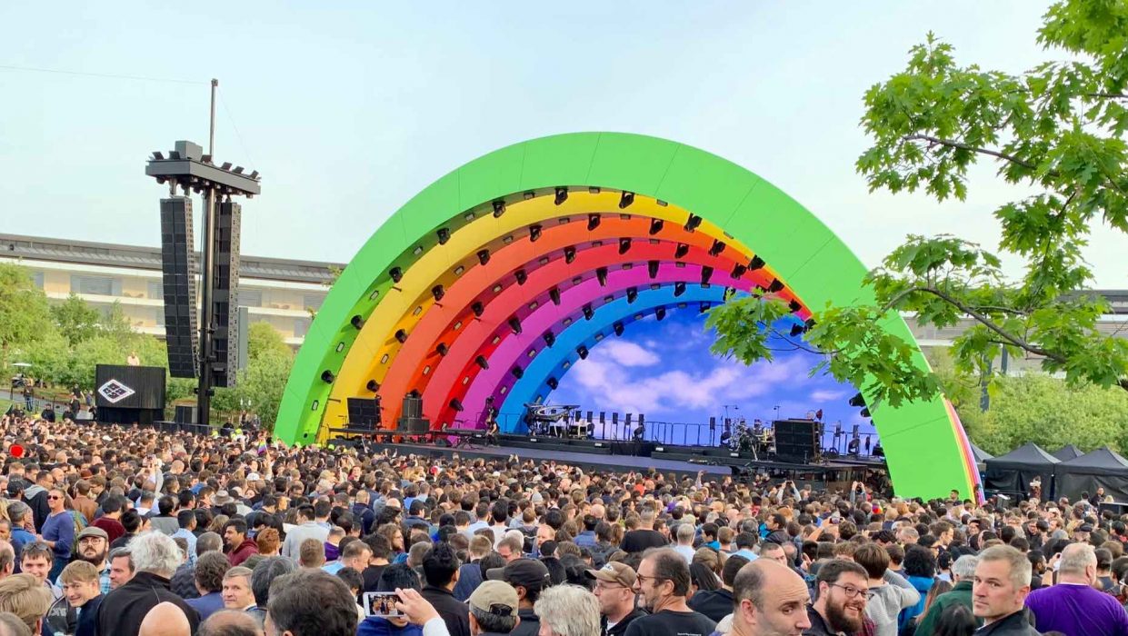 В Apple Park прошел закрытый концерт с Lady Gaga. Как это было