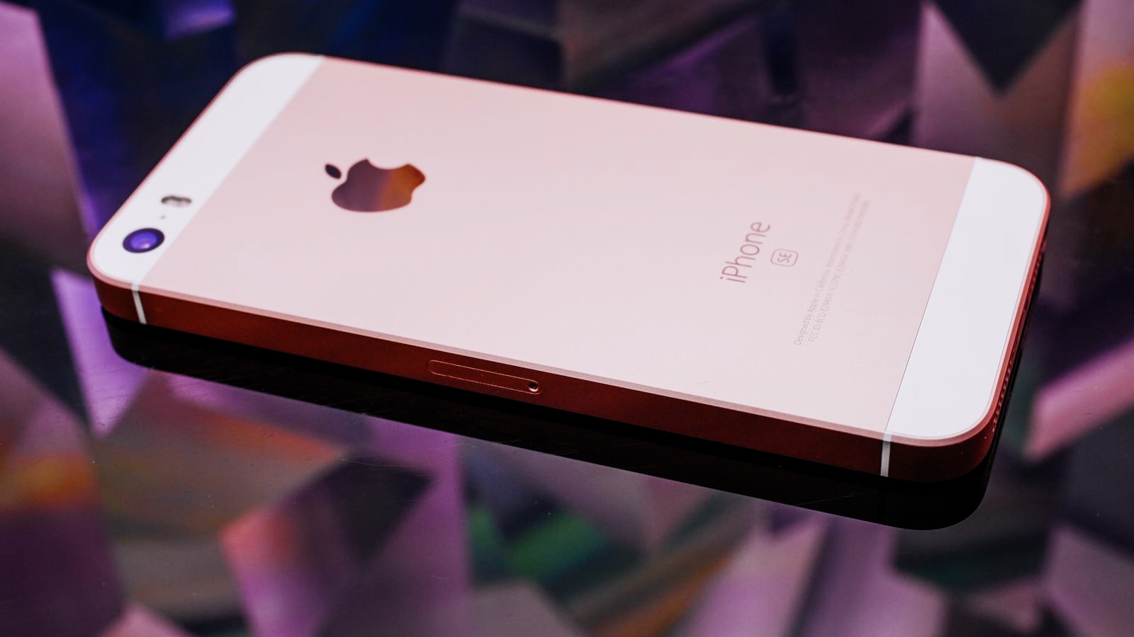 Apple выпустит новый iPhone SE и вернёт Touch ID