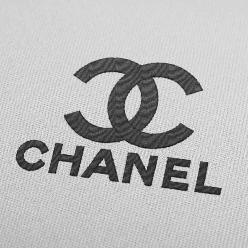 Гендиректора Chanel обокрали на 2 млн рублей через Apple Pay прямо в центре Москвы