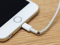 Почему кабель заряжает iPhone, но не передает данные
