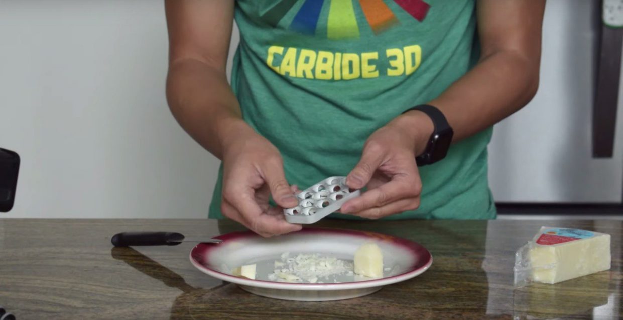 Новым Mac Pro уже попробовали натереть сыр