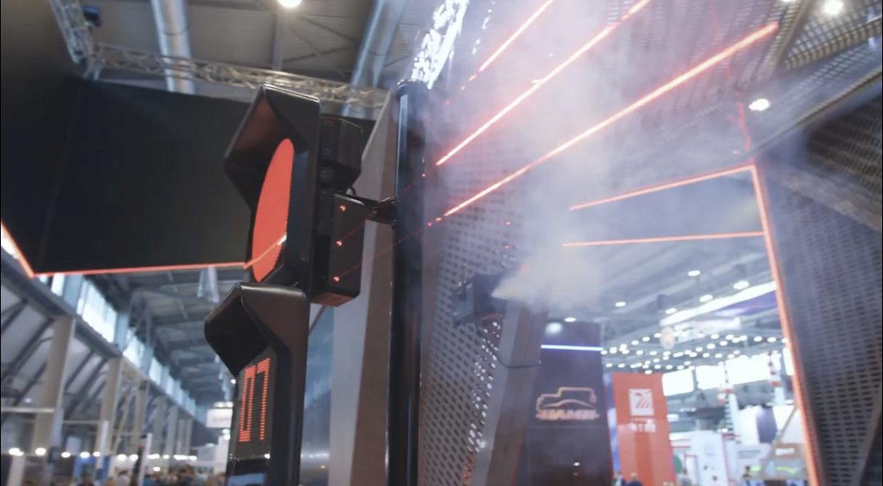 В России сделали светофор, перекрывающий переходы лазером