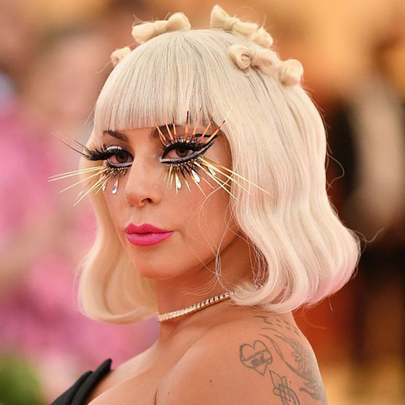 Леди Гага вышла на сцену «Оскара-2023» экстремально похудевшей и без макияжа: фото