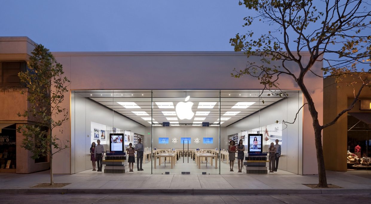 Я был в Apple Store, когда его спокойно грабили