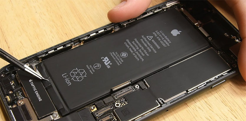 Сейчас в re:Store Care огромная скидка на замену аккумулятора любого iPhone