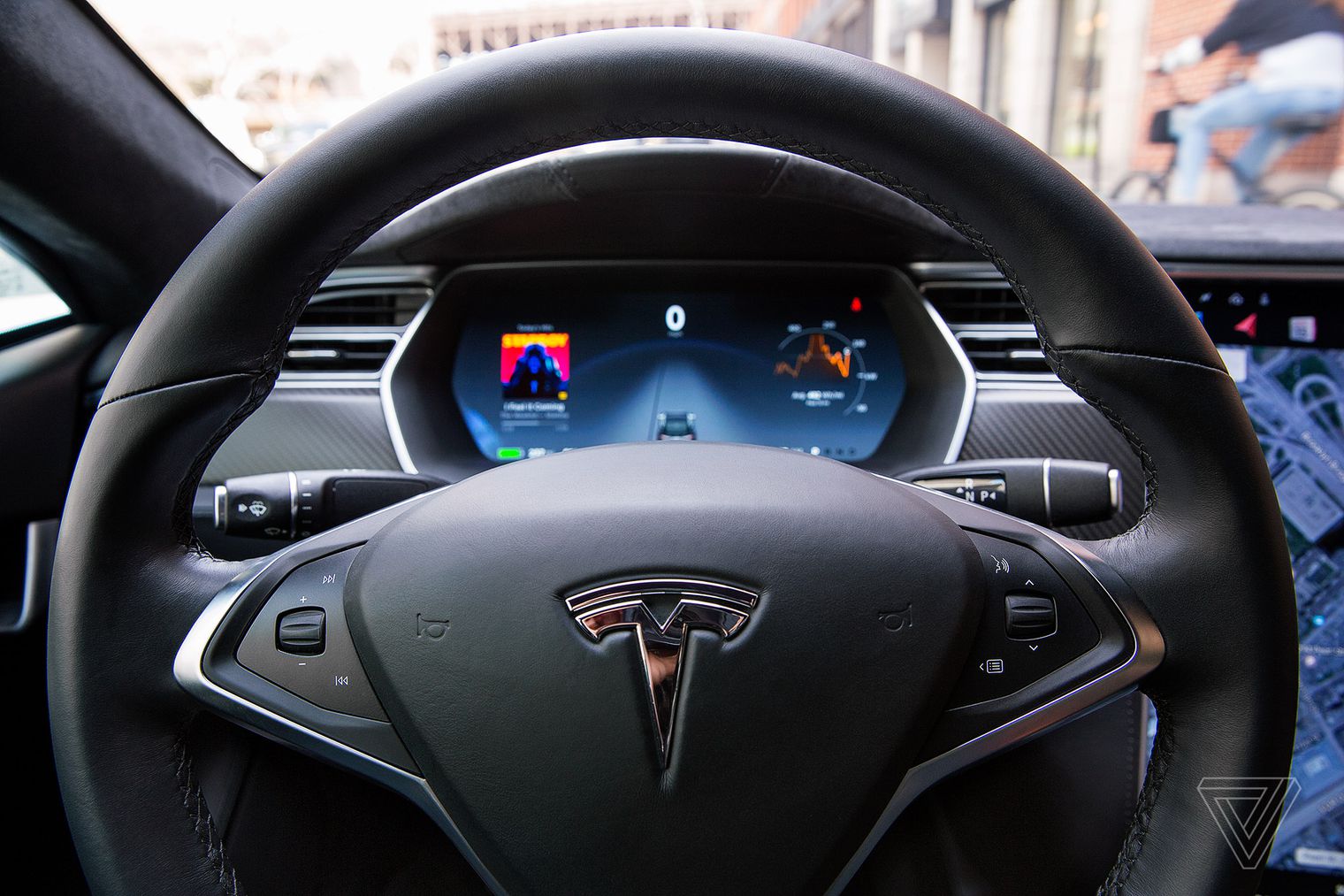 Бывший сотрудник Tesla украл и загрузил исходный код автопилота в iCloud