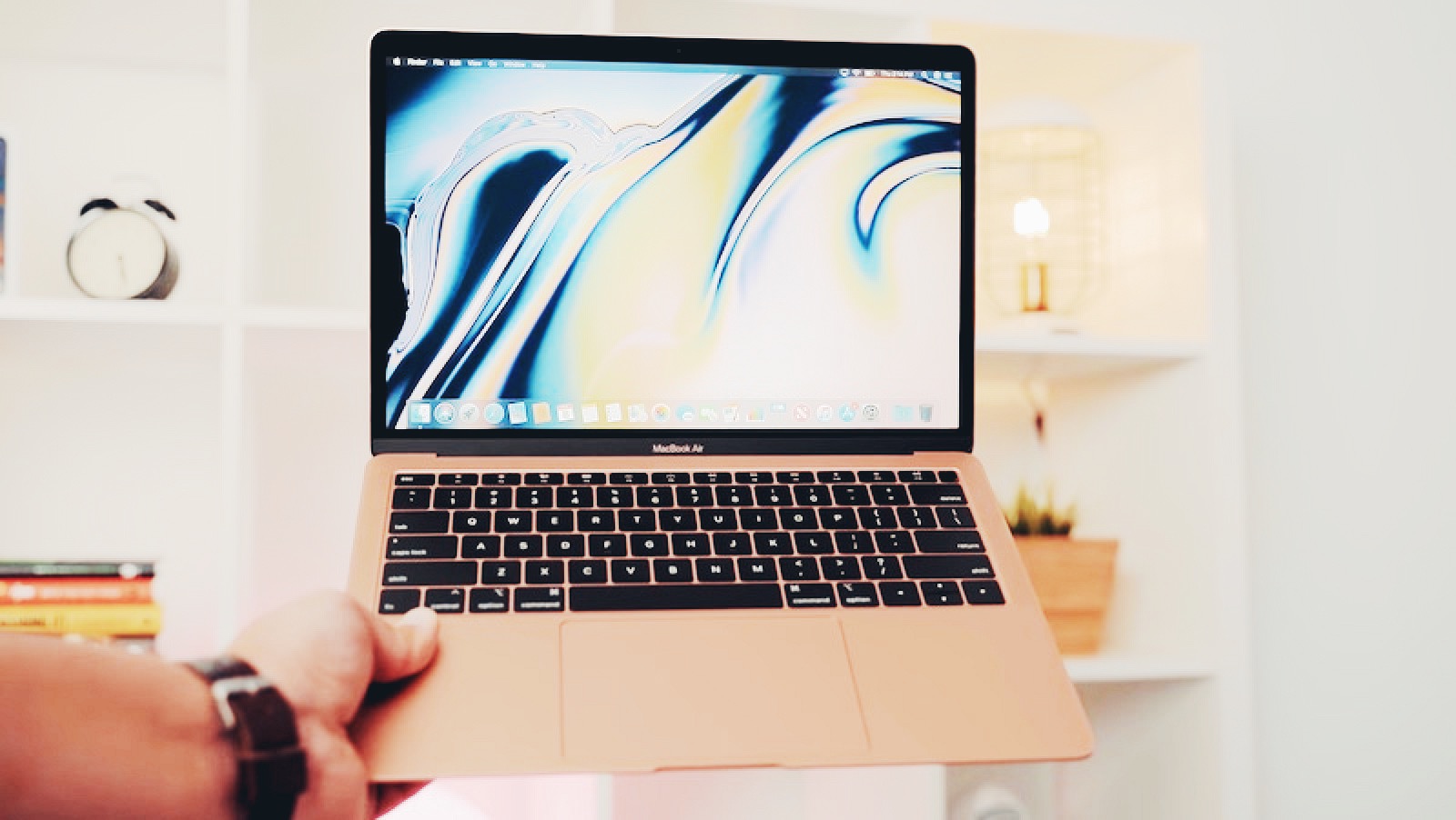 Apple выпустит новые MacBook с надёжной клавиатурой