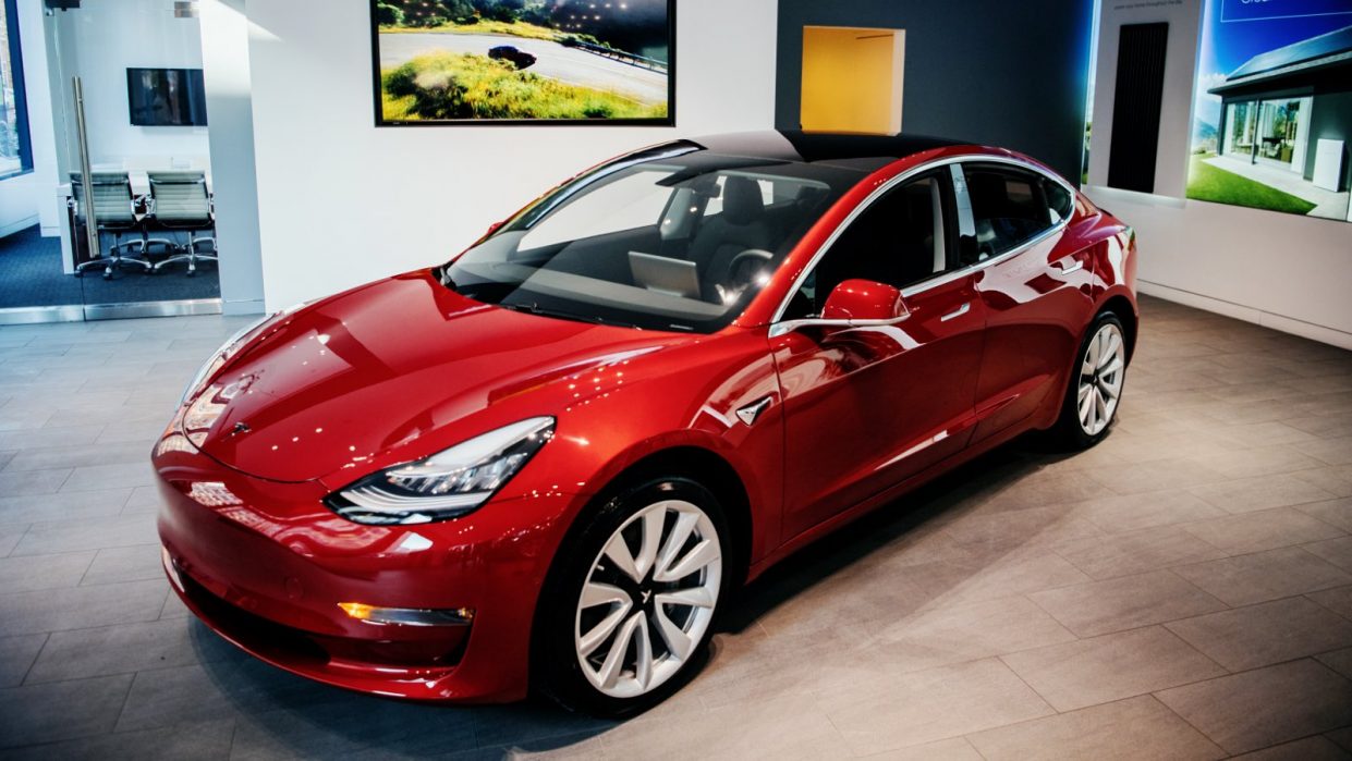 Работники Tesla: Model 3 производится с грубыми нарушениями