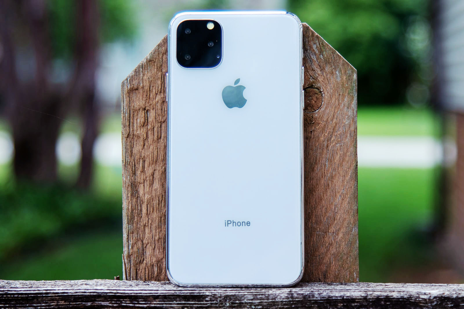 Почему Apple меняет название iPhone Max на Pro