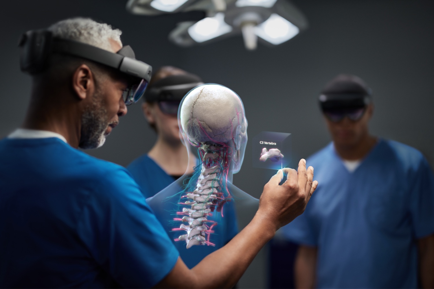 Новый шлем Microsoft HoloLens начнёт продаваться в сентябре