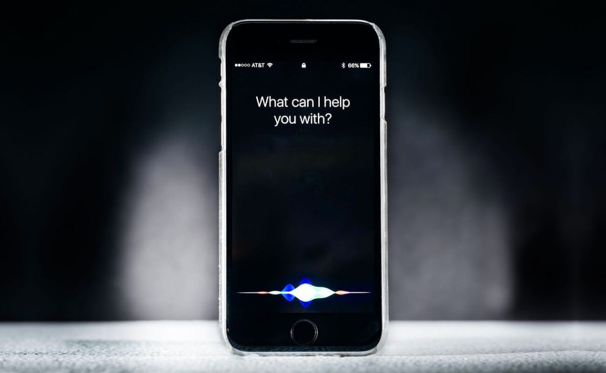 Apple извинилась за прослушку Siri