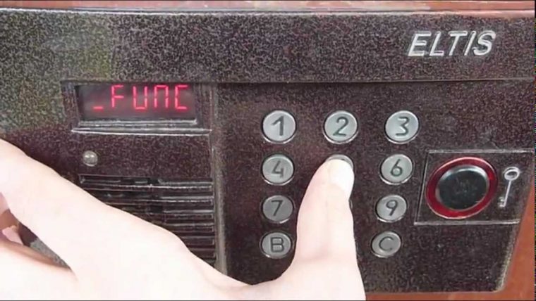 Как войти в любой подъезд без ключа. Коды домофонов