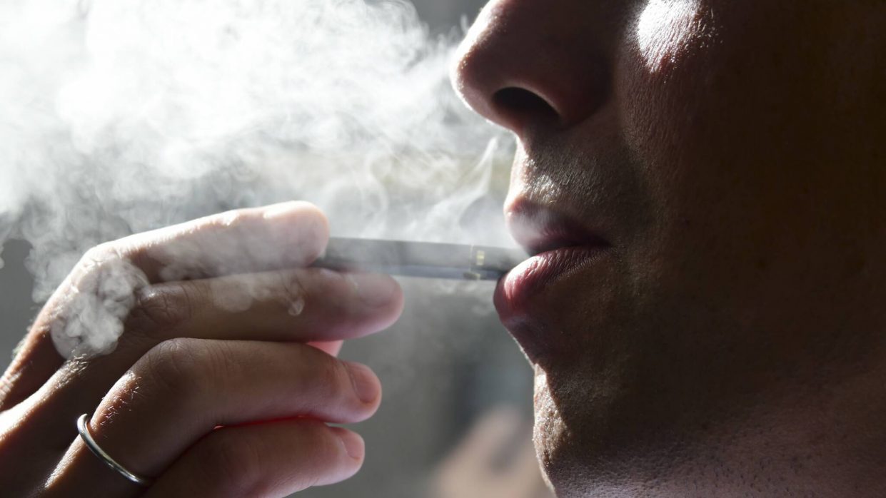 В Нью-Йорке запретили продавать электронные сигареты с ароматизаторами