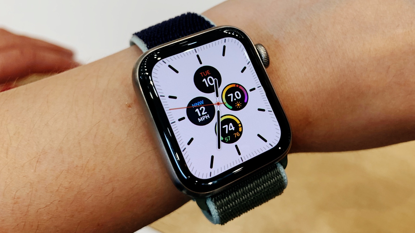 Apple увеличила аккумулятор маленьких Apple Watch Series 5