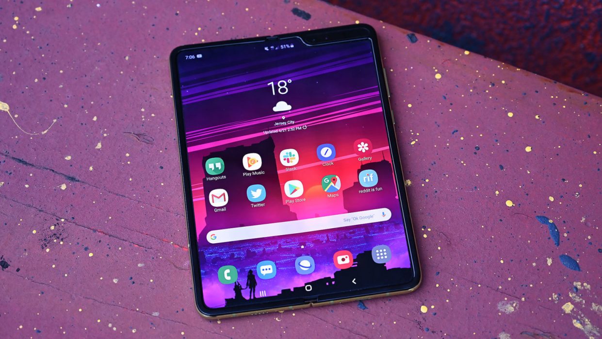 Гибкий Samsung Galaxy Fold поступил в продажу. Всё починили?