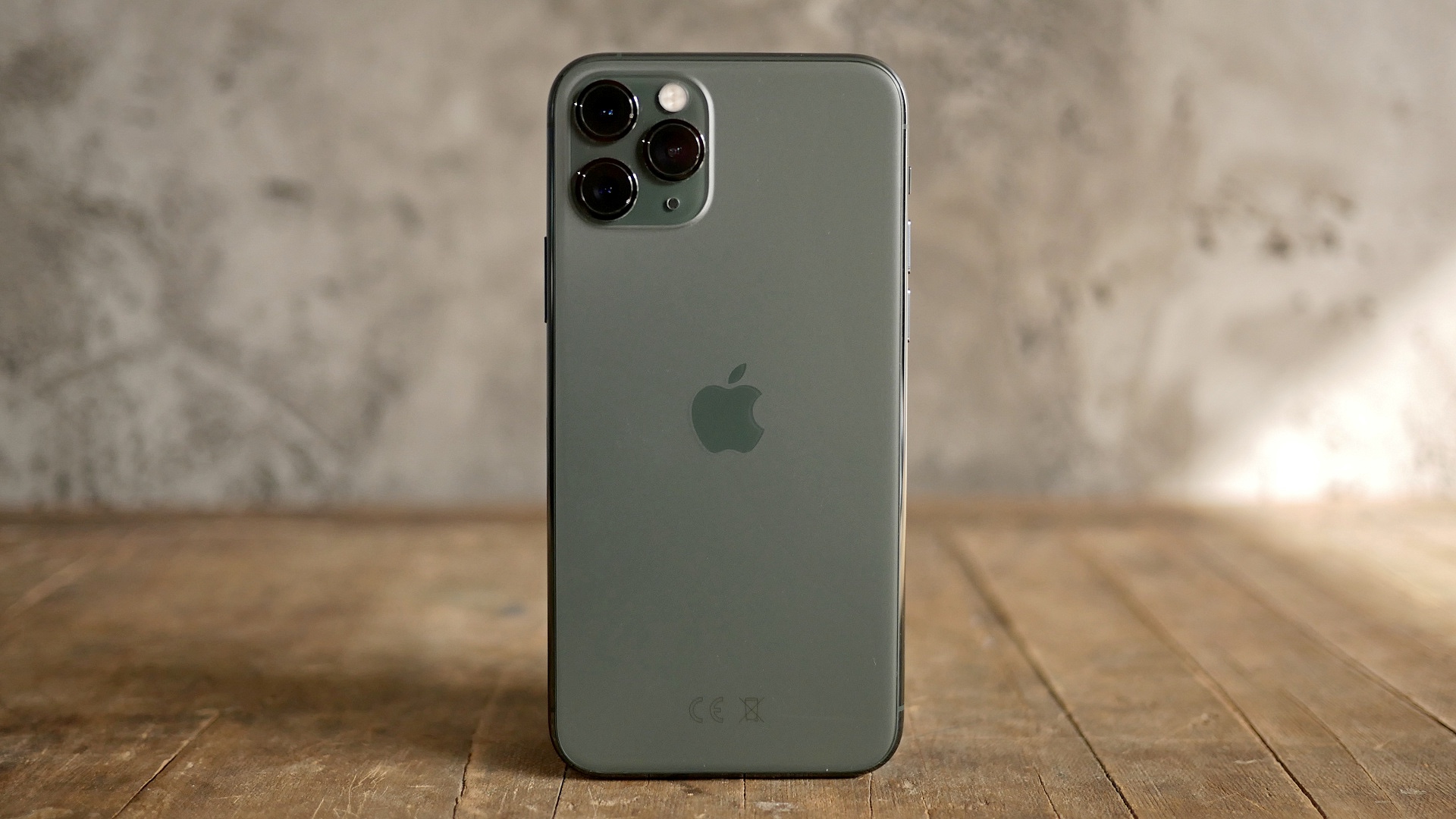 Камеру iPhone 11 Pro сравнили с фотоаппаратом Canon за $7500