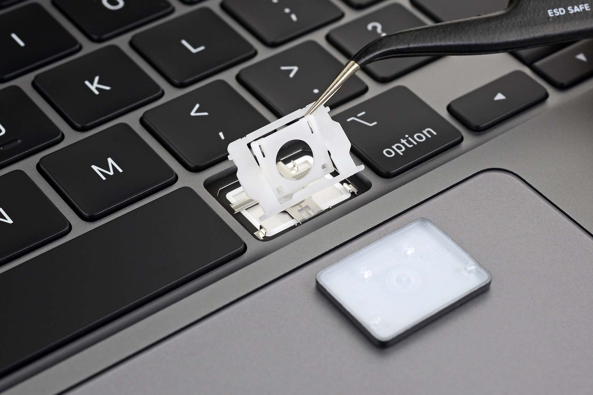 iFixit разобрали клавиатуру 16-дюймового MacBook Pro