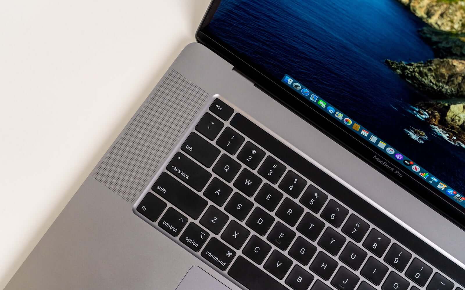 macOS Catalina 10.15.2 исправила хруст динамиков 16-дюймовых MacBook Pro