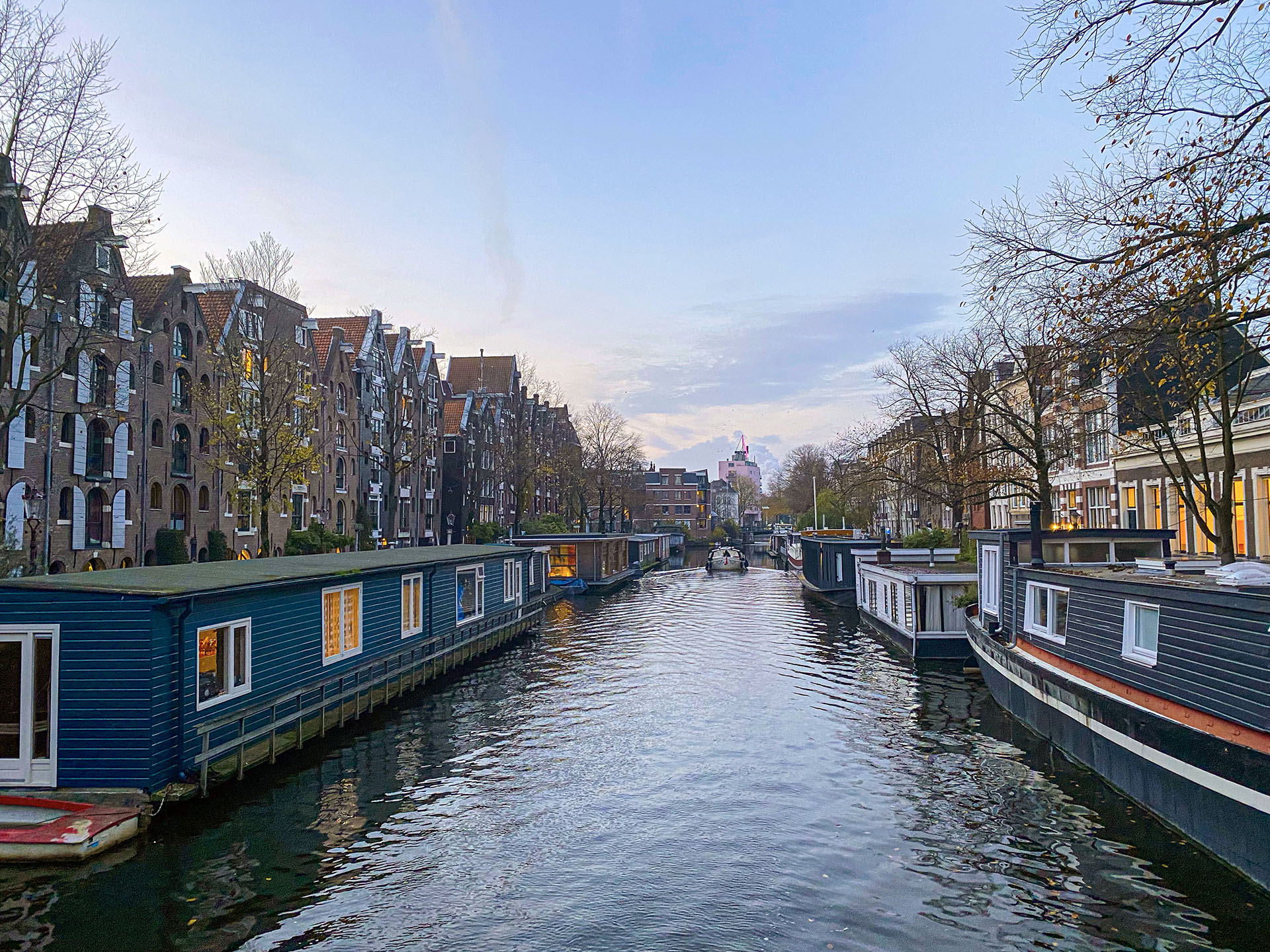 https://www.iphones.ru/wp-content/uploads/2019/12/amsterdam-review-15.jpg