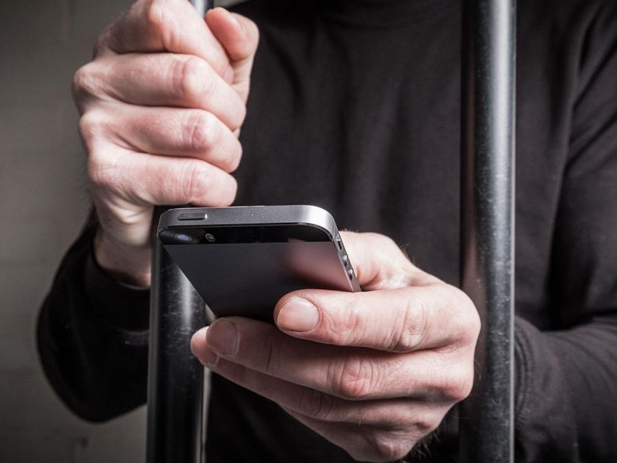 Госдума хочет заблокировать мобильные в тюрьмах и СИЗО