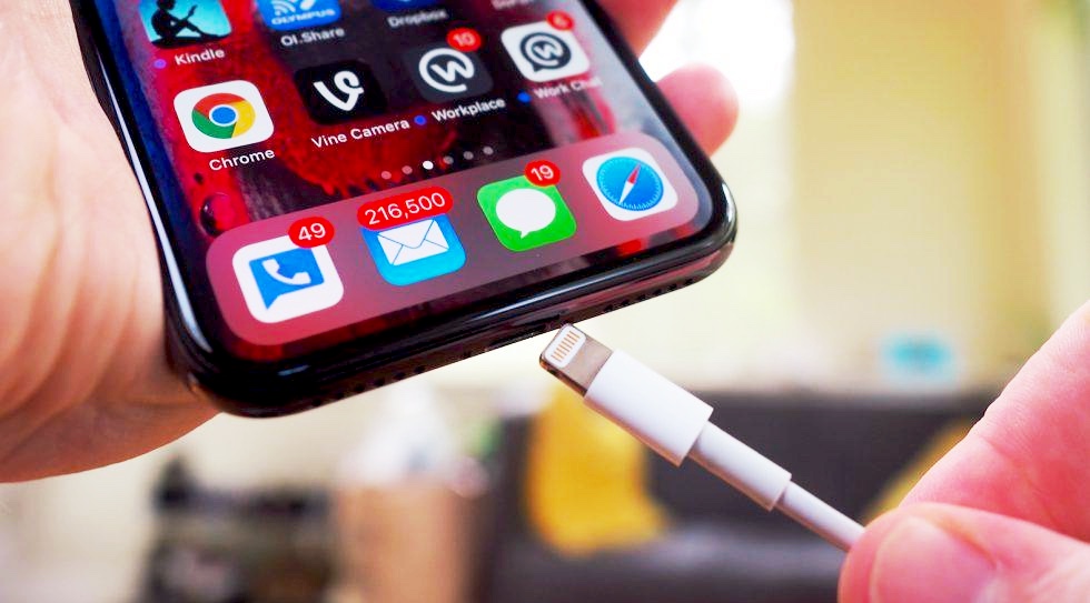 Европейский парламент хочет заставить Apple отказаться от Lightning в айфоне