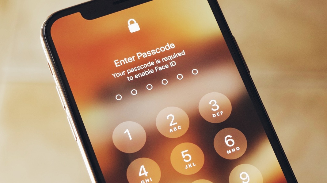 ФБР попросило Apple разблокировать iPhone убийцы из Флориды