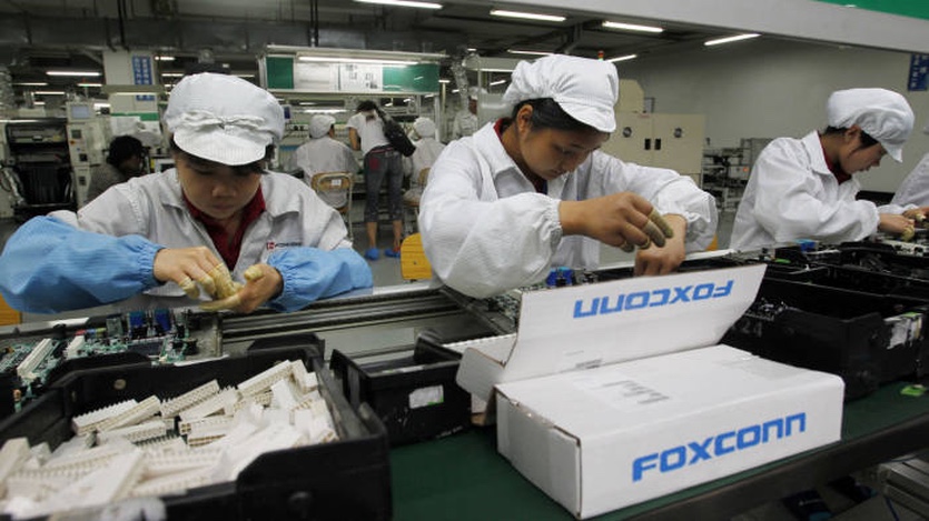 Foxconn заплатит новым сотрудникам по $1000, чтобы ускорить производство iPhone